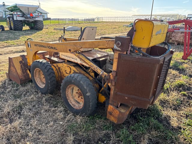 Image of International Harvester 3200 equipment image 2