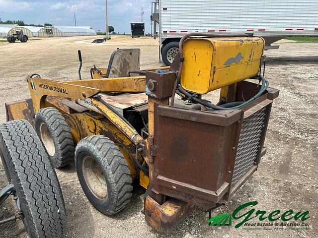 Image of International Harvester 3200 equipment image 4
