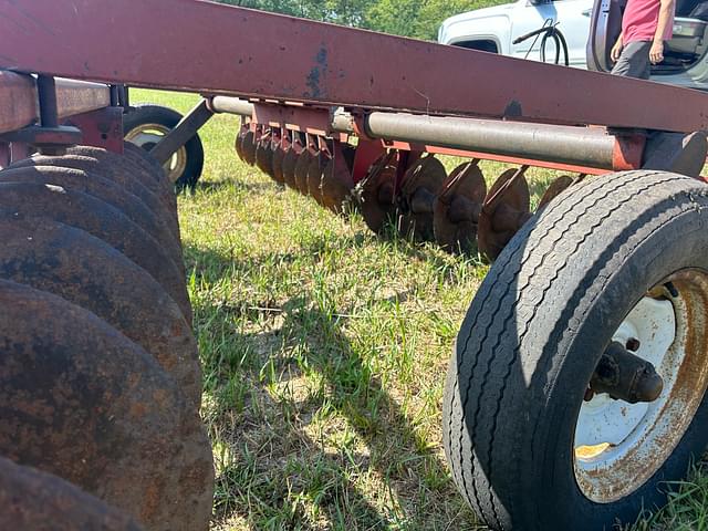 Image of International Harvester 330 equipment image 4