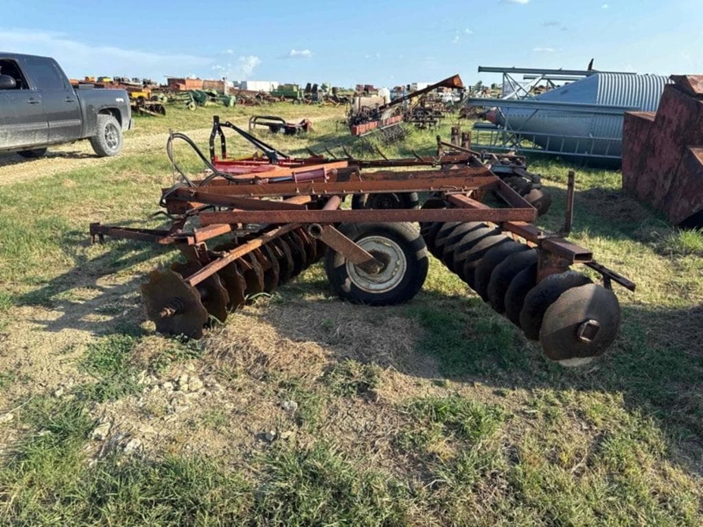 Image of International Harvester 330 Image 1