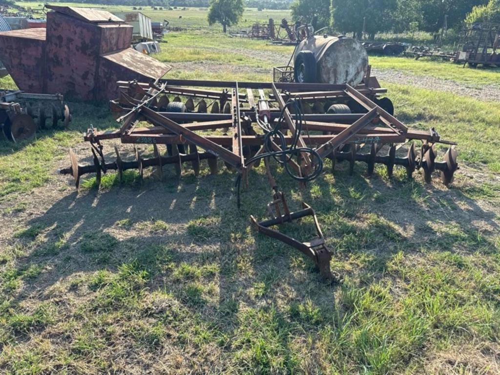 International Harvester 330 Equipment Image0