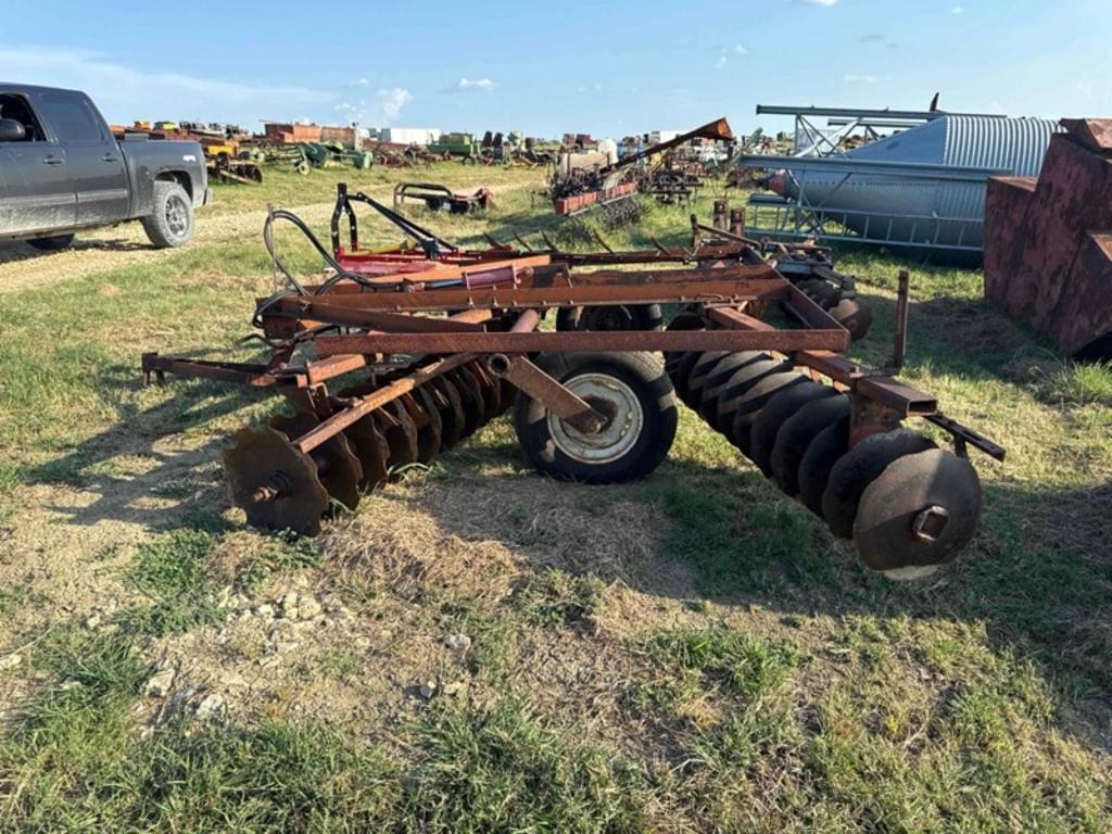 Image of International Harvester 330 Image 1