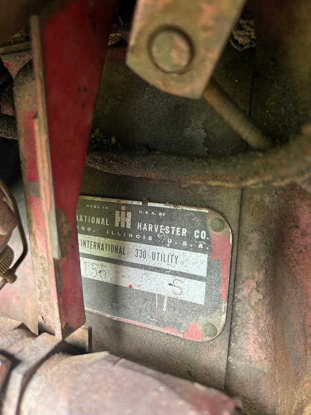 Image of International Harvester 330 equipment image 4