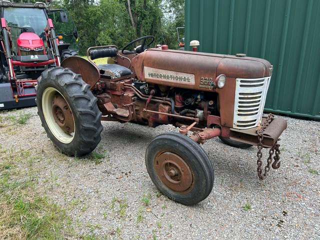 Image of International Harvester 330 equipment image 2