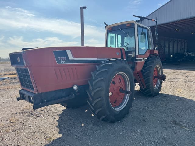 Image of International Harvester 3388 equipment image 1
