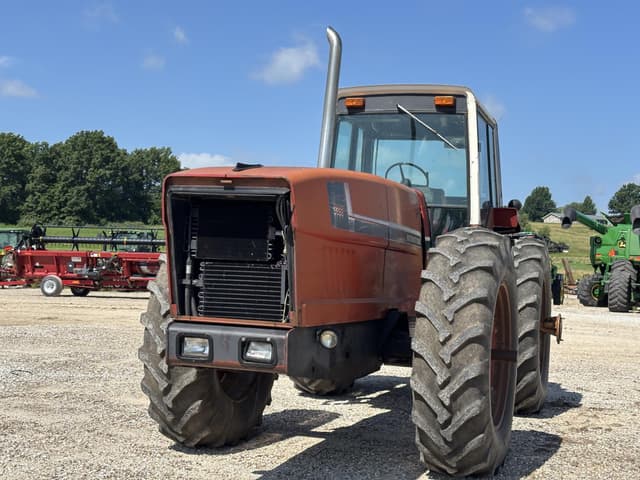 Image of International Harvester 3388 equipment image 1