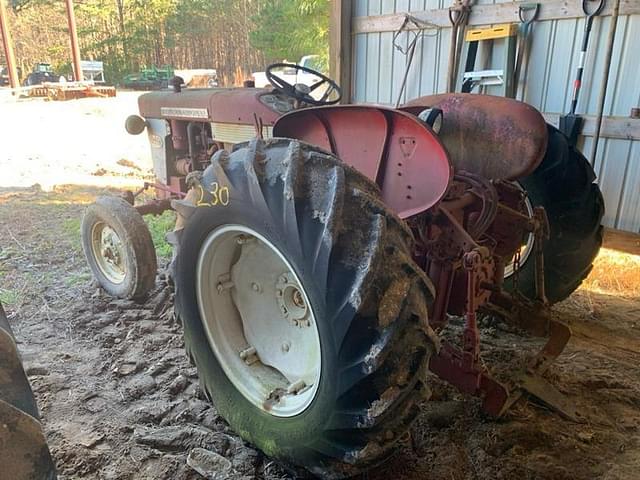 Image of International Harvester 340 equipment image 2