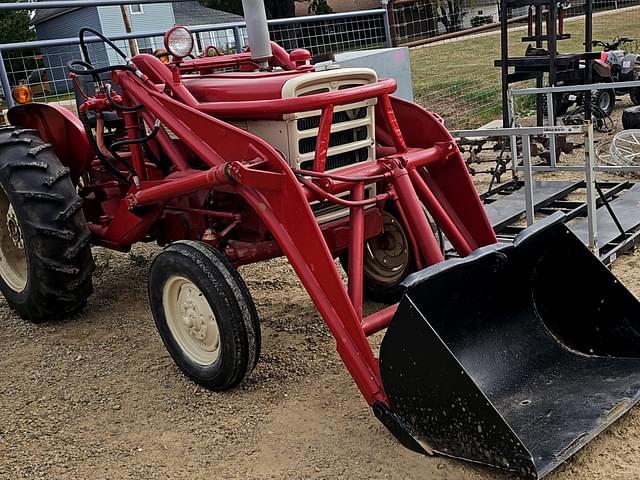 Image of International Harvester 340 equipment image 1