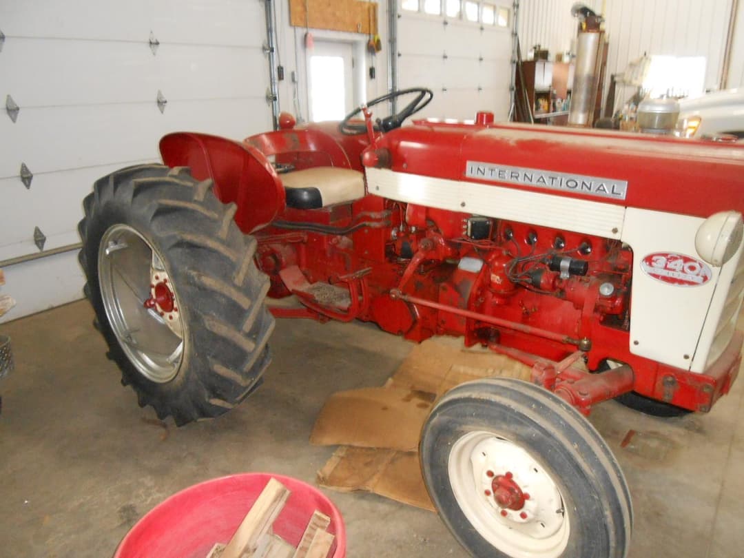 Image of International Harvester 340 Image 1