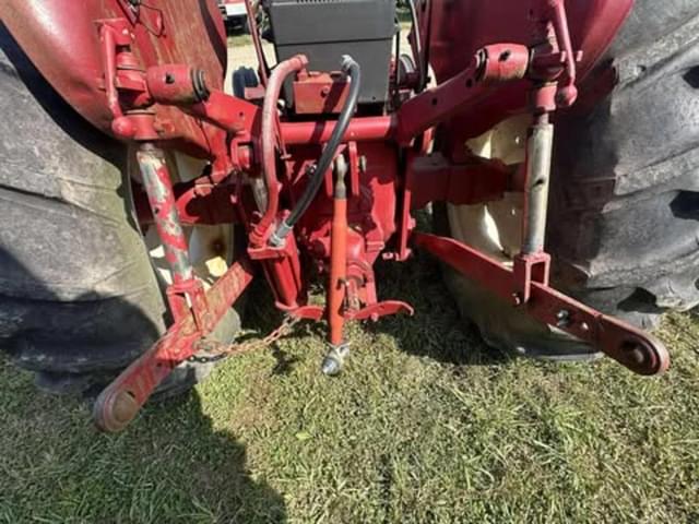 Image of International Harvester 340 equipment image 4