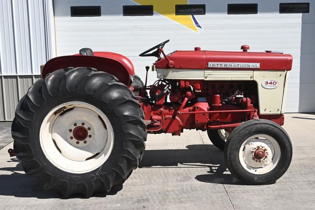 Image of International Harvester 340 equipment image 1