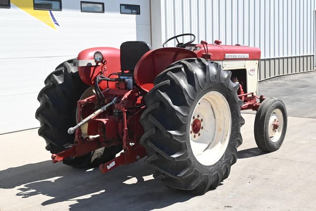 Image of International Harvester 340 equipment image 2