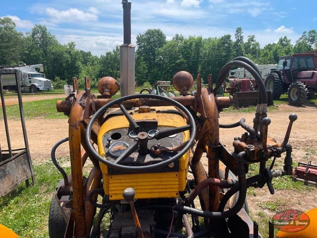 Image of International Harvester 340 equipment image 3