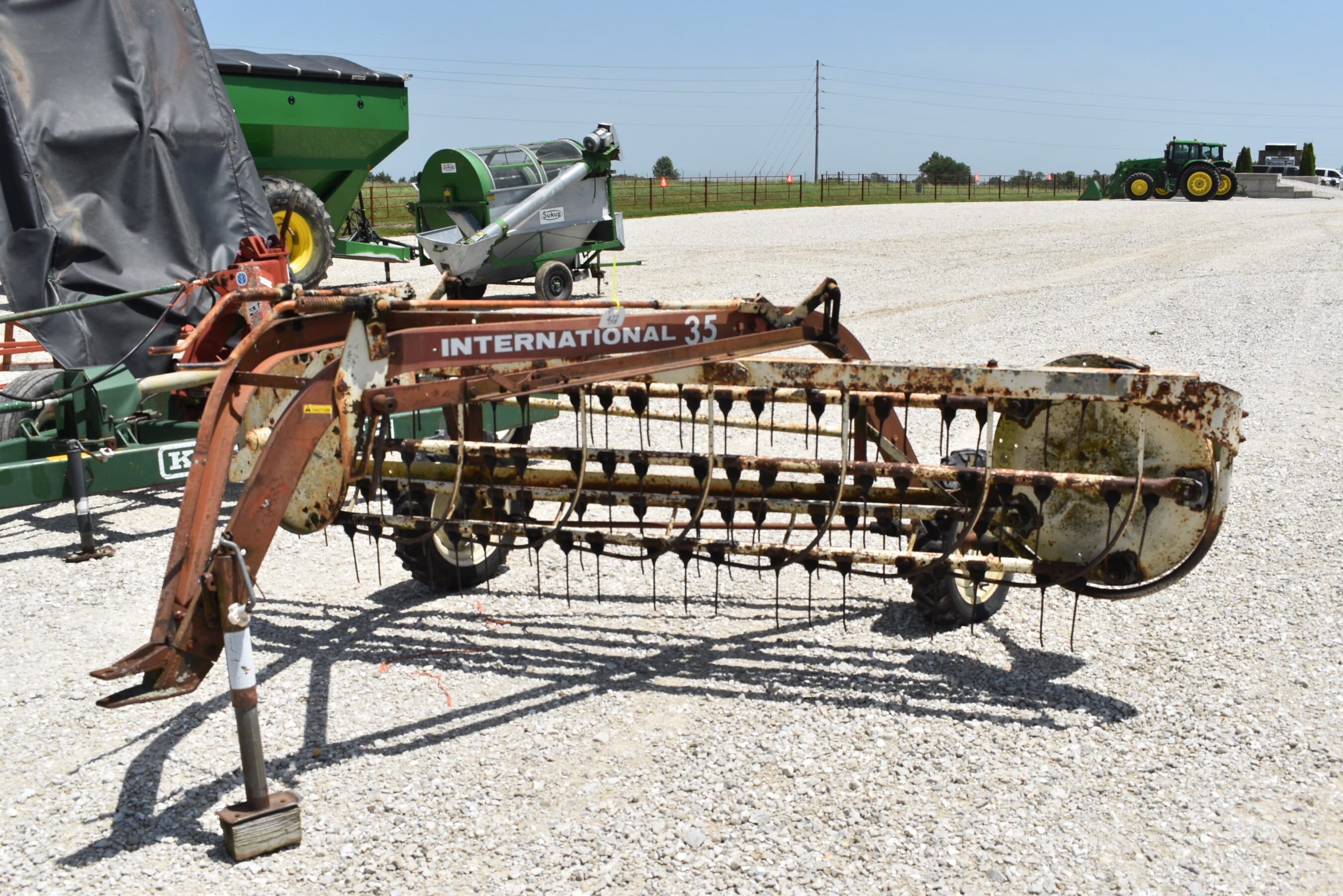 International Harvester 35 Equipment Image0