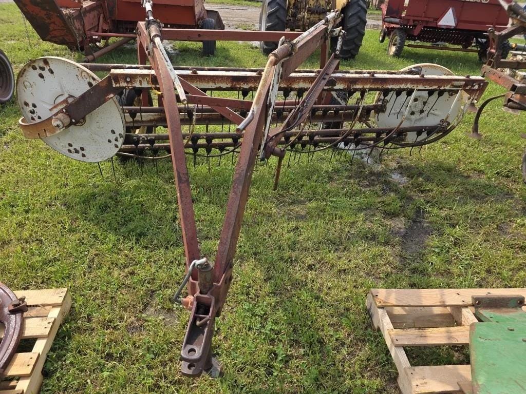 International Harvester 35 Equipment Image0