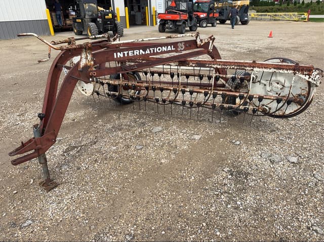 Image of International Harvester 35 equipment image 2