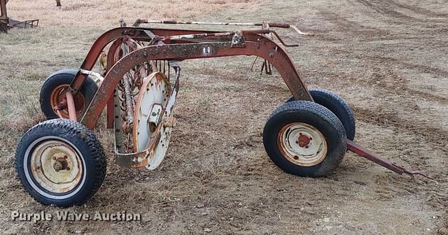 Image of International Harvester 35 equipment image 3