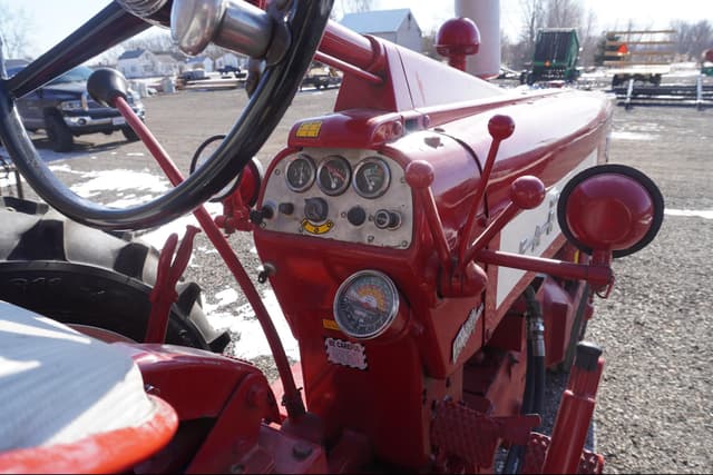 Image of International Harvester 350 equipment image 4