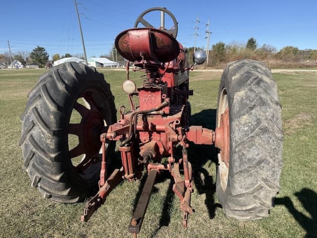 Image of International Harvester 350 equipment image 4