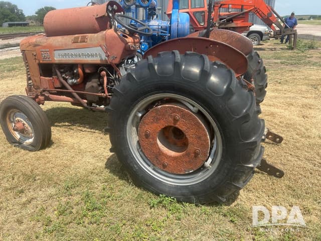 Image of International Harvester 350 equipment image 3