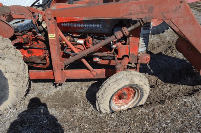 Image of International Harvester 350 equipment image 4