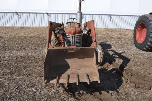 Image of International Harvester 350 equipment image 1