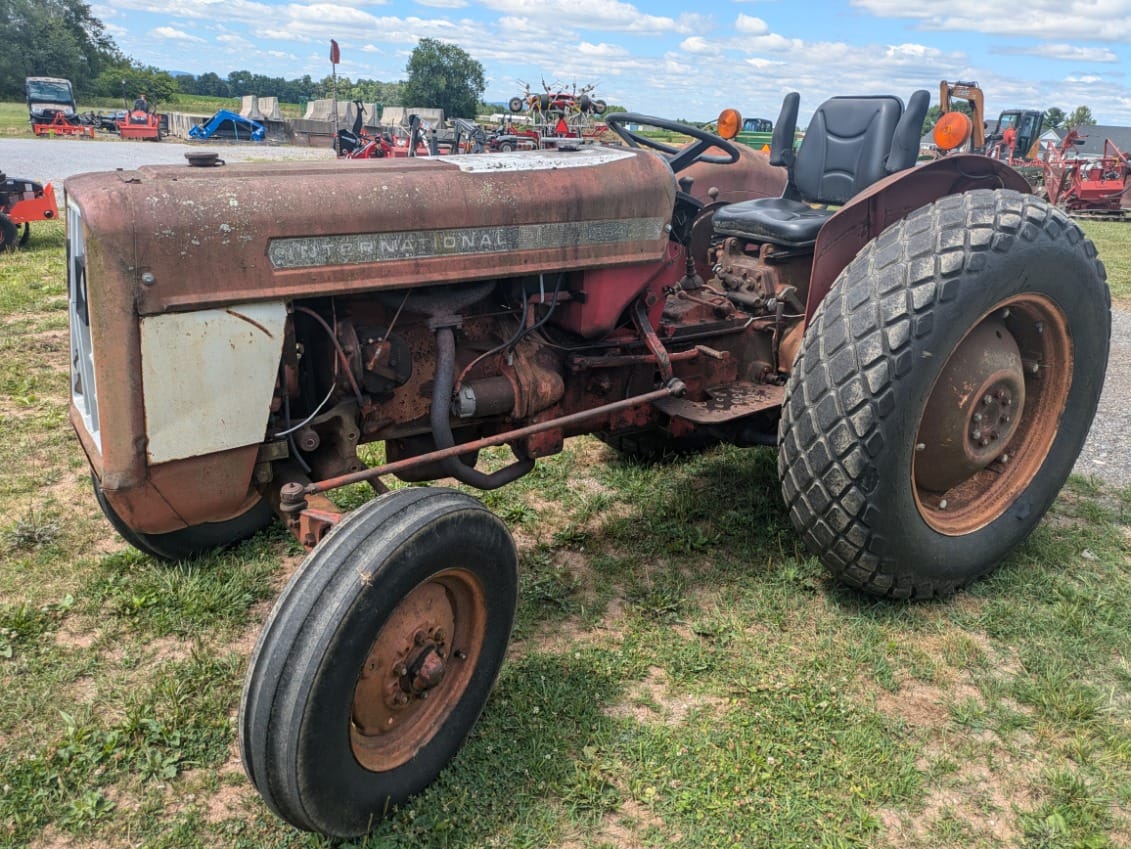 International 354 Equipment Image0