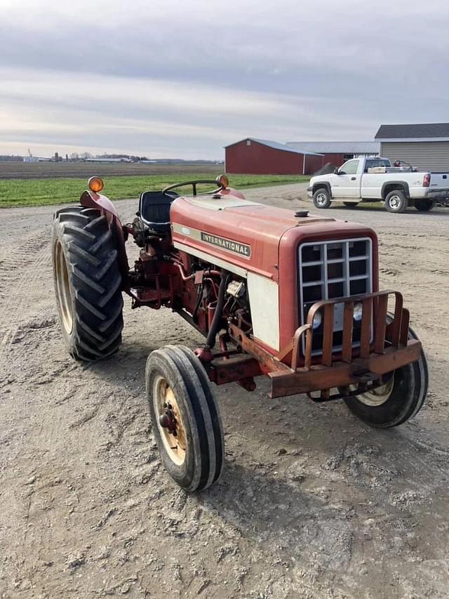 Image of International Harvester 364 equipment image 3