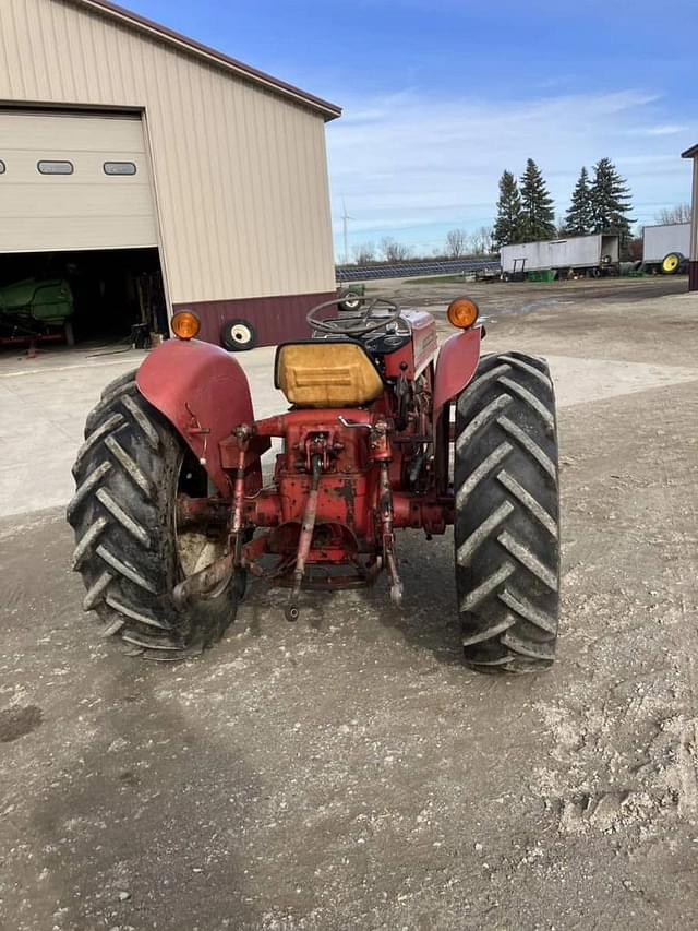 Image of International Harvester 364 equipment image 1