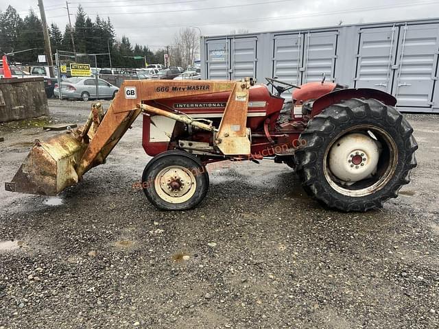 Image of International Harvester 364 equipment image 1