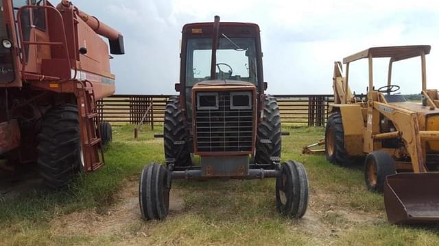 Image of International Harvester 3688 equipment image 1