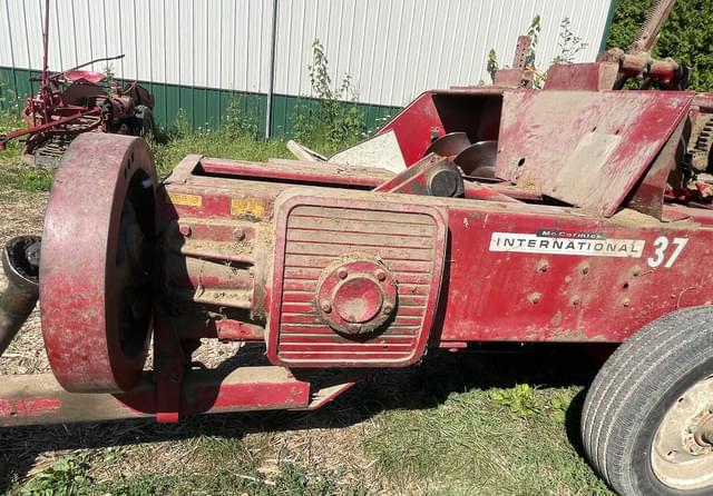 Image of International Harvester 37 equipment image 3