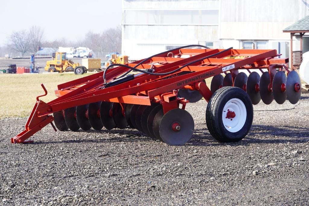 Main image International Harvester 37