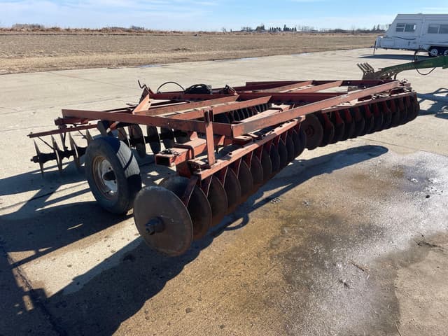 Image of International Harvester 370 equipment image 3