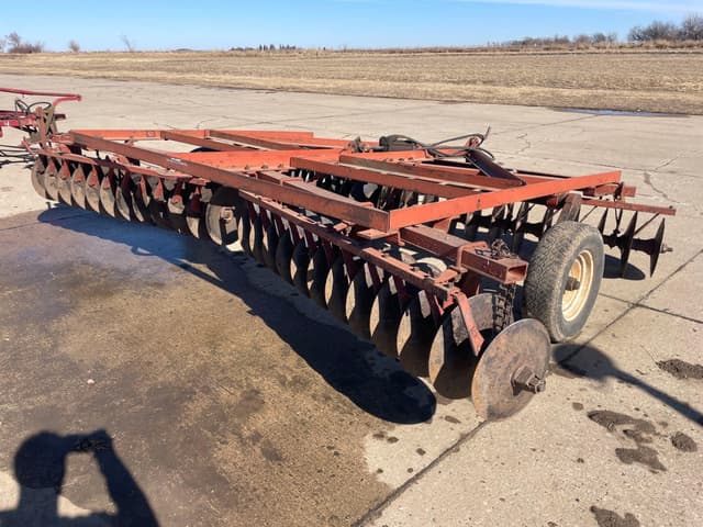 Image of International Harvester 370 equipment image 2