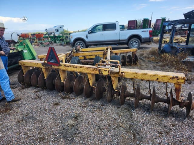 Image of International Harvester 370 equipment image 3