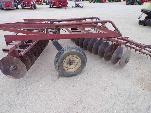 Image of International Harvester 370 equipment image 3