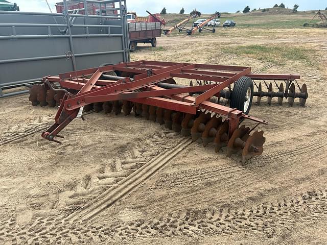 Image of International Harvester 370 equipment image 3