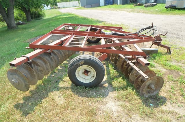 Image of International Harvester 370 equipment image 3