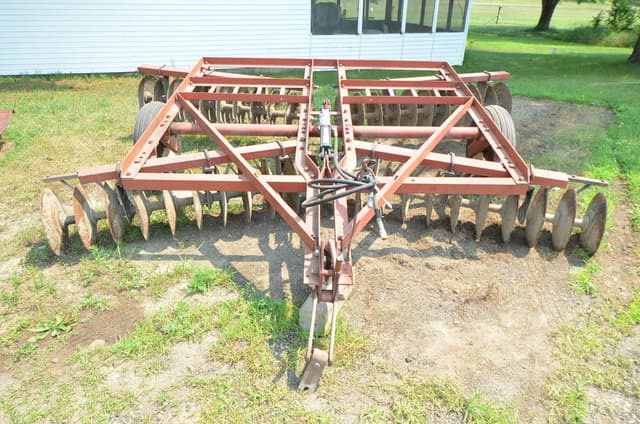 Image of International Harvester 370 equipment image 1