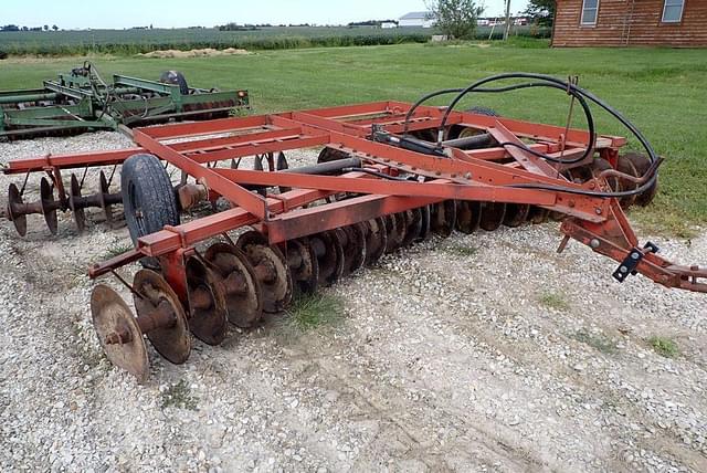 Image of International Harvester 370 equipment image 3