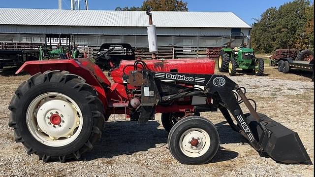 Image of International Harvester 384 equipment image 2