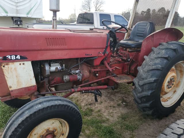 Image of International Harvester 384 equipment image 1