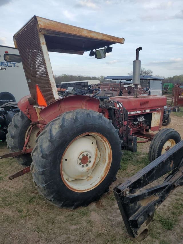 Image of International Harvester 384 equipment image 3