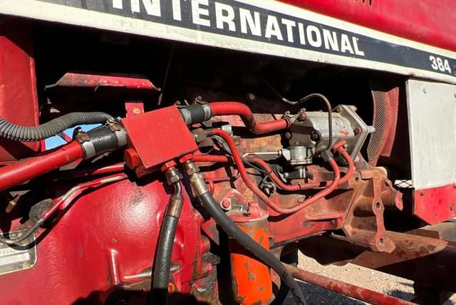Image of International Harvester 384 equipment image 3