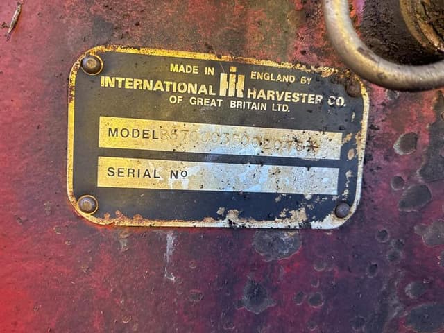 Image of International Harvester 384 equipment image 1