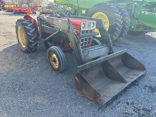 Image of International Harvester 384 equipment image 3