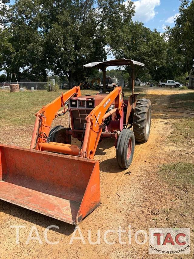 Image of International Harvester 385 equipment image 1