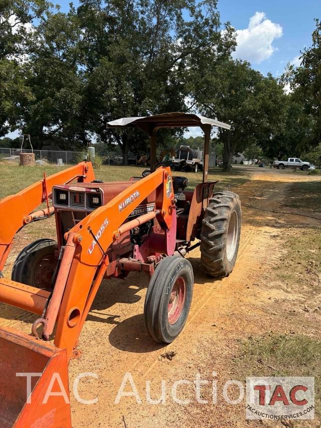 Image of International Harvester 385 equipment image 2