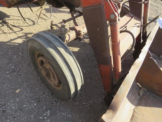 Image of Farmall 400 equipment image 2